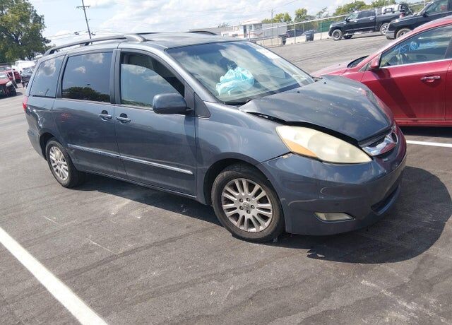 2010 TOYOTA Sienna