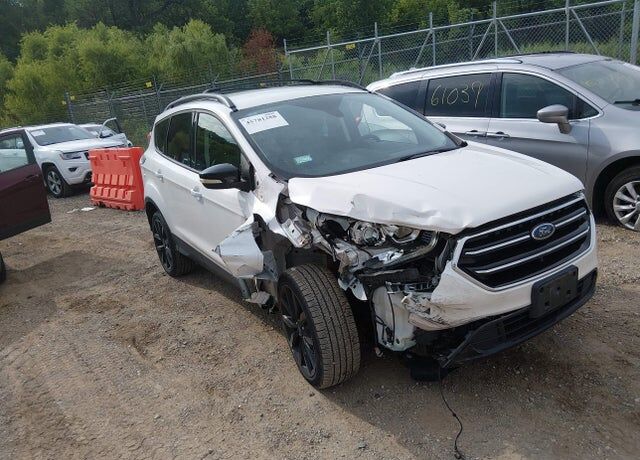 2017 FORD Escape