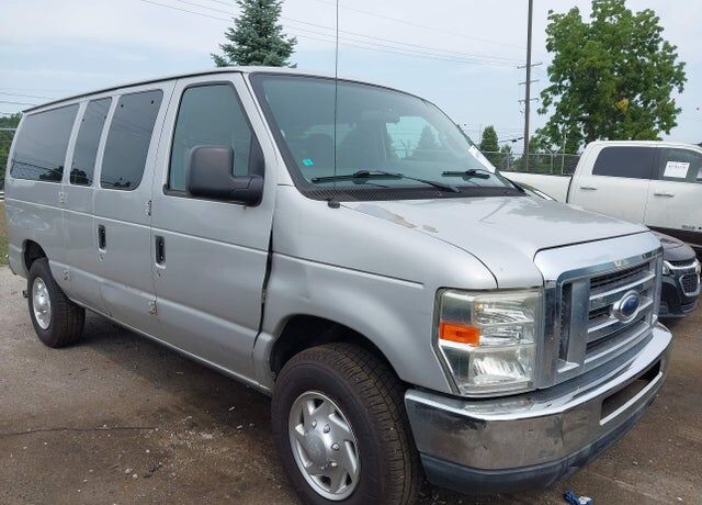 2011 FORD E-350