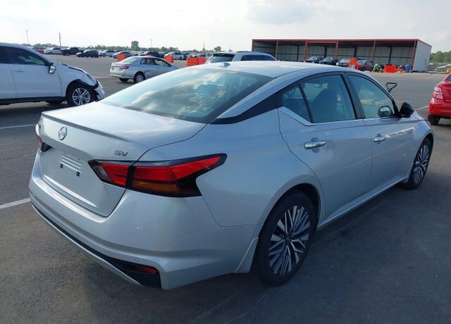 2024 NISSAN Altima