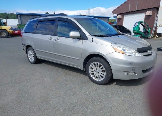 2010 TOYOTA Sienna