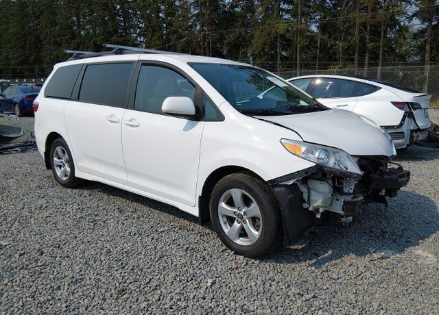2018 TOYOTA Sienna