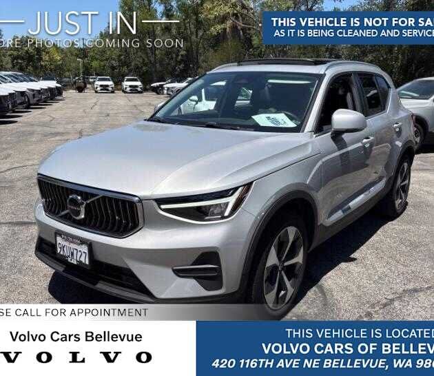 2024 VOLVO XC40