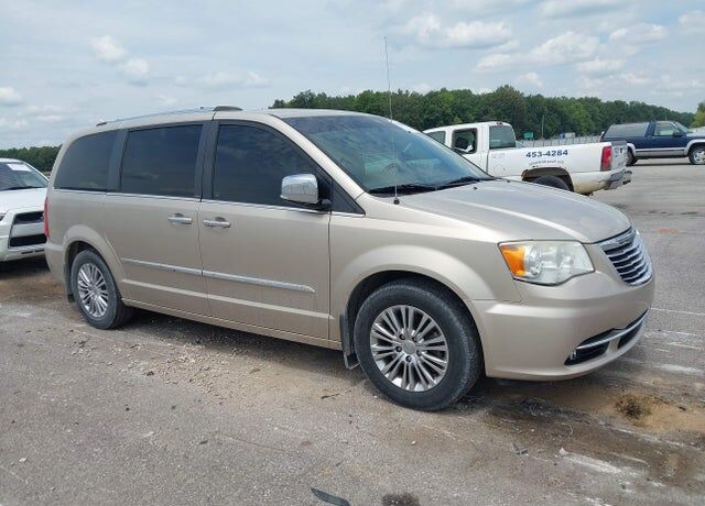 2013 CHRYSLER Town and Country