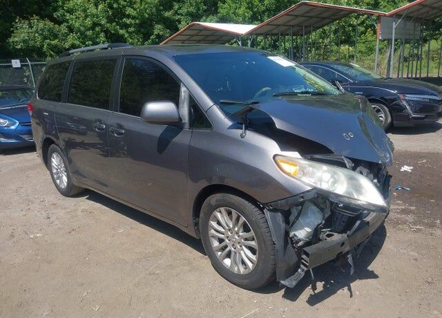2013 TOYOTA Sienna