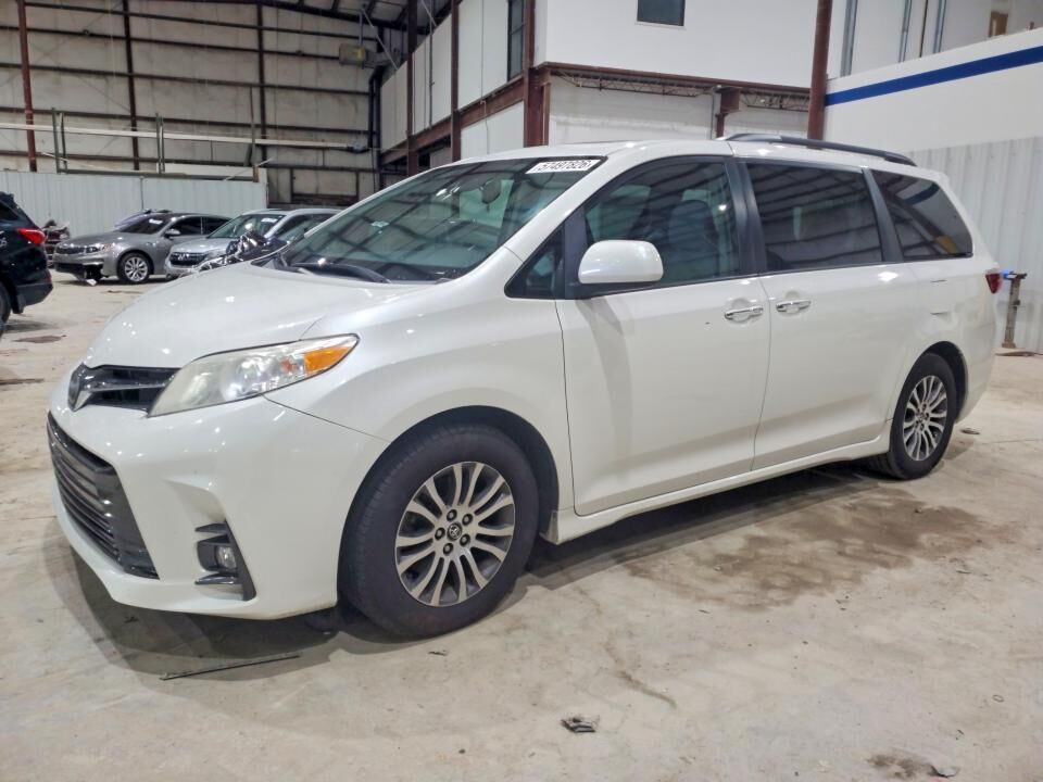 2018 TOYOTA Sienna