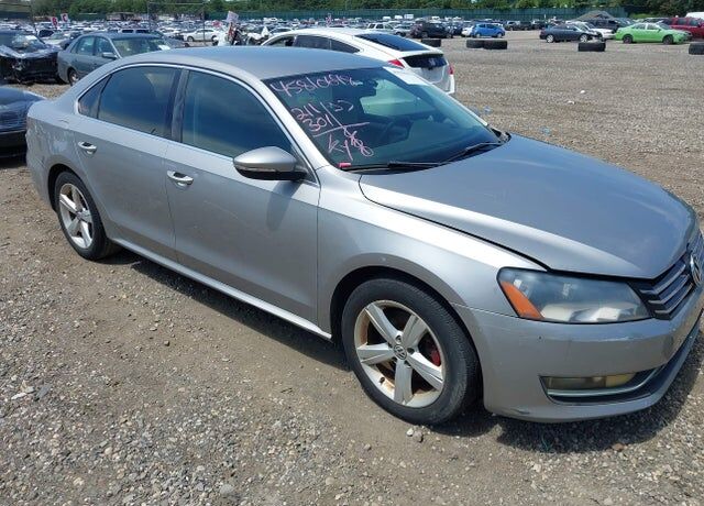 2012 VOLKSWAGEN Passat