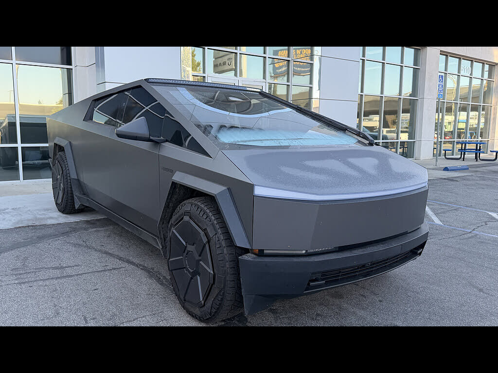 2024 TESLA Cybertruck