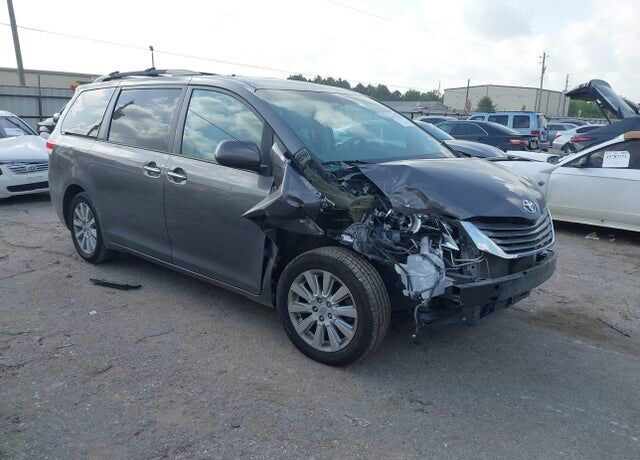 2013 TOYOTA Sienna