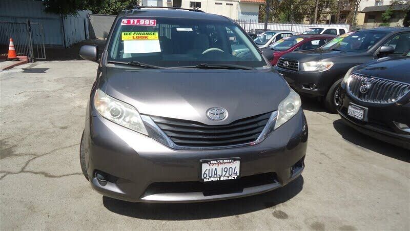 2012 TOYOTA Sienna