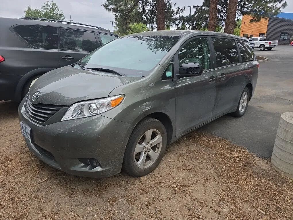 2012 TOYOTA Sienna