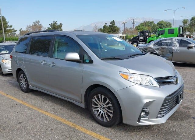 2018 TOYOTA Sienna