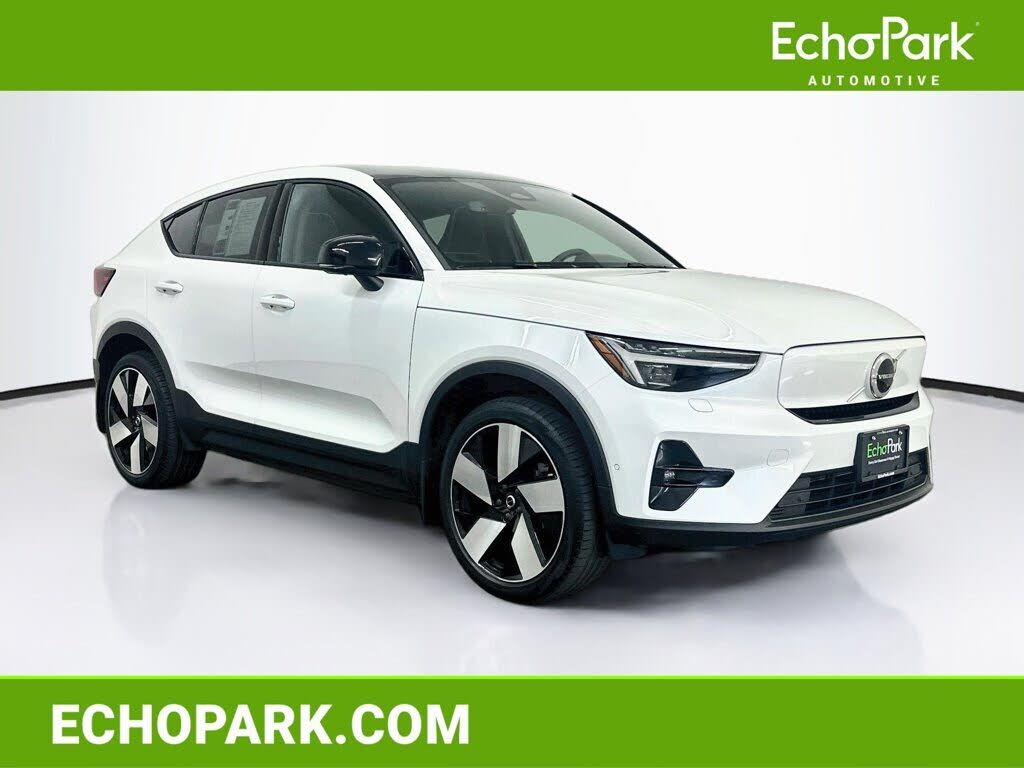 2023 VOLVO C40