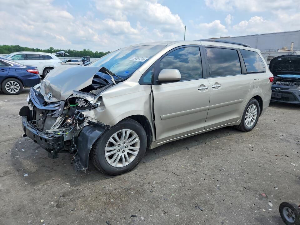 2017 TOYOTA Sienna