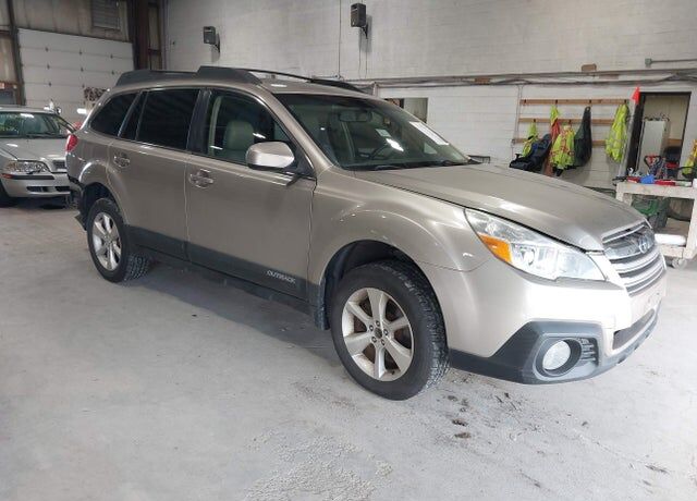 2014 SUBARU Outback