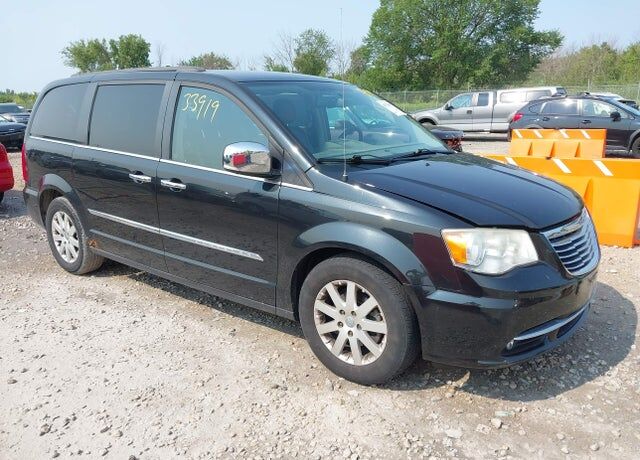 2012 CHRYSLER Town and Country