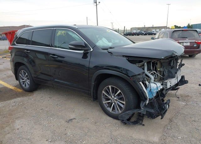 2017 TOYOTA Highlander