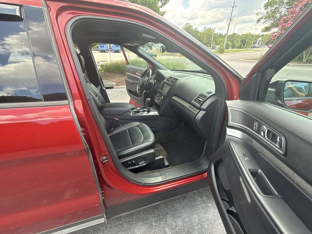2018 FORD Explorer