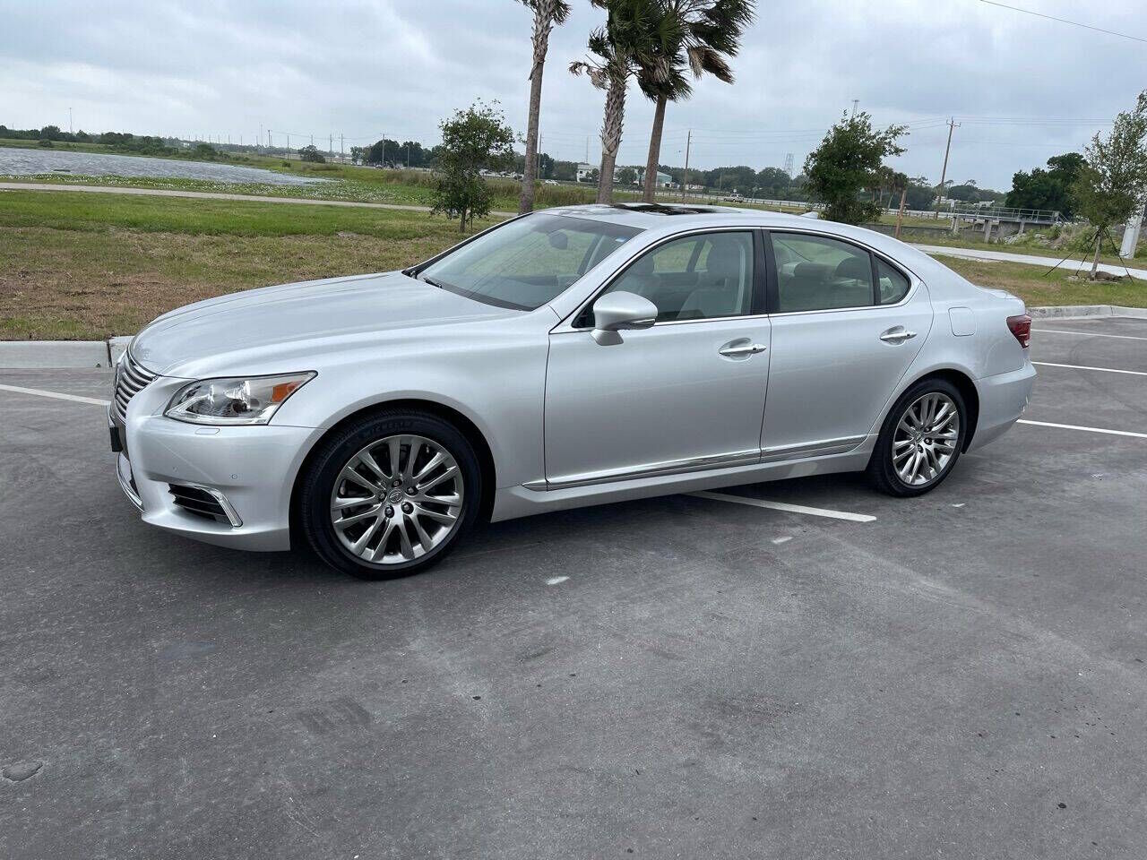 2016 LEXUS LS