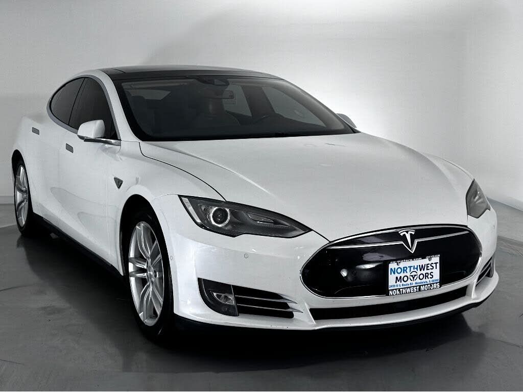 2015 TESLA Model S
