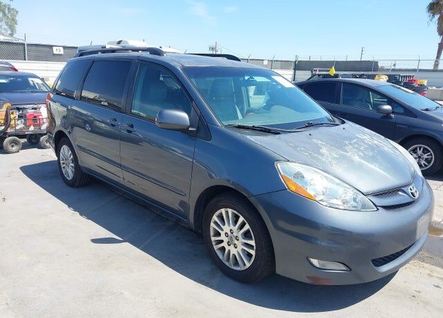 2010 TOYOTA Sienna