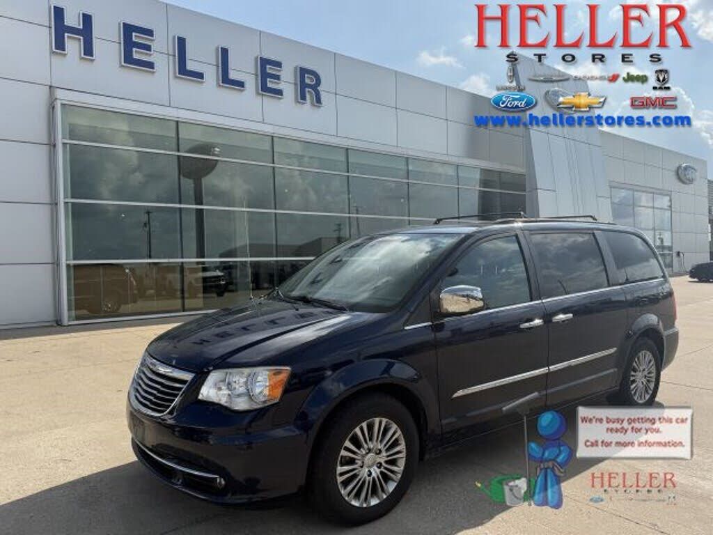 2013 CHRYSLER Town and Country