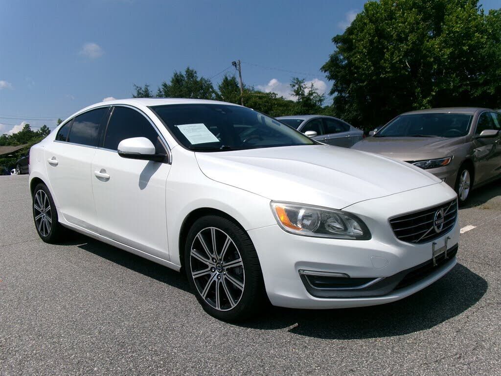 2017 VOLVO S60