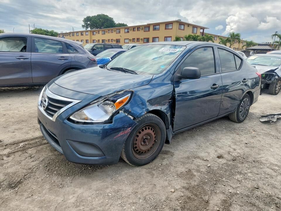 2015 NISSAN Versa
