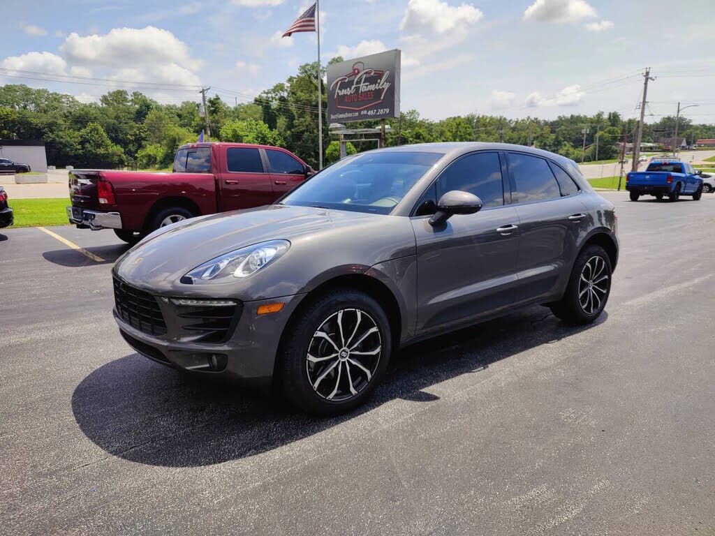 2018 PORSCHE Macan