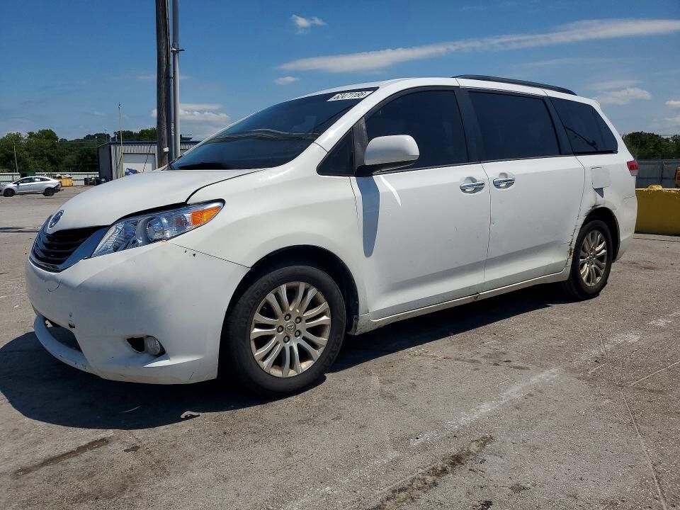 2013 TOYOTA Sienna