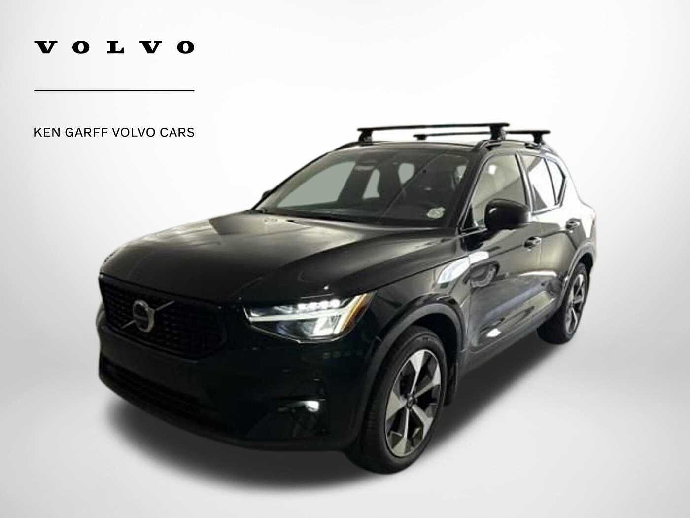 2023 VOLVO XC40