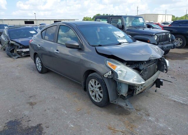 2016 NISSAN Versa