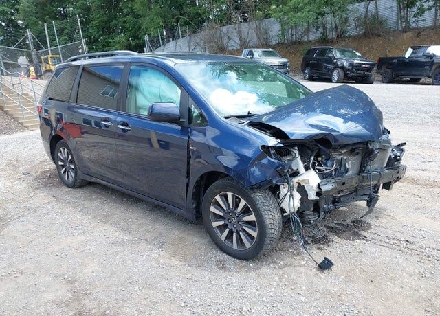2019 TOYOTA Sienna
