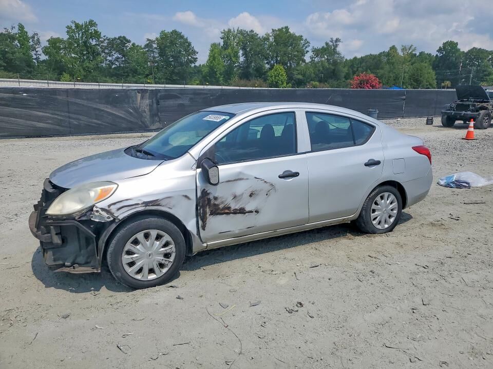 2014 NISSAN Versa