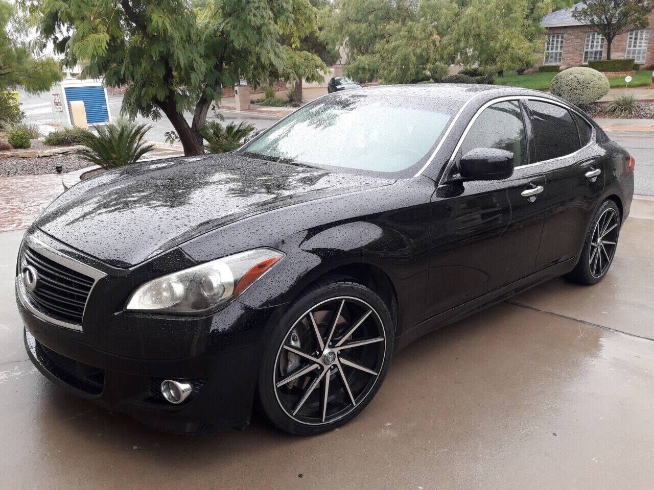 2011 INFINITI M56