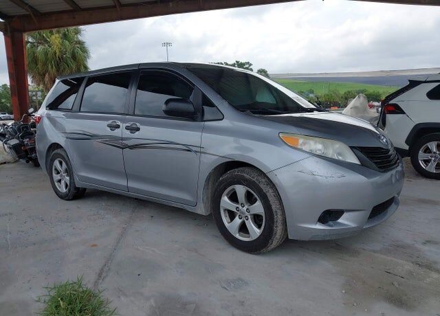 2017 TOYOTA Sienna