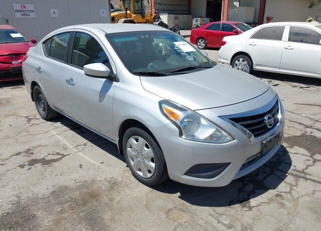 2015 NISSAN Versa