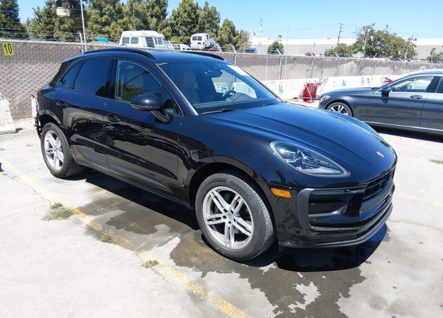 2024 PORSCHE Macan