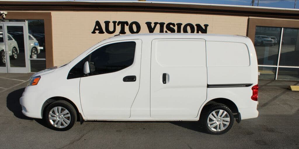2017 NISSAN NV200