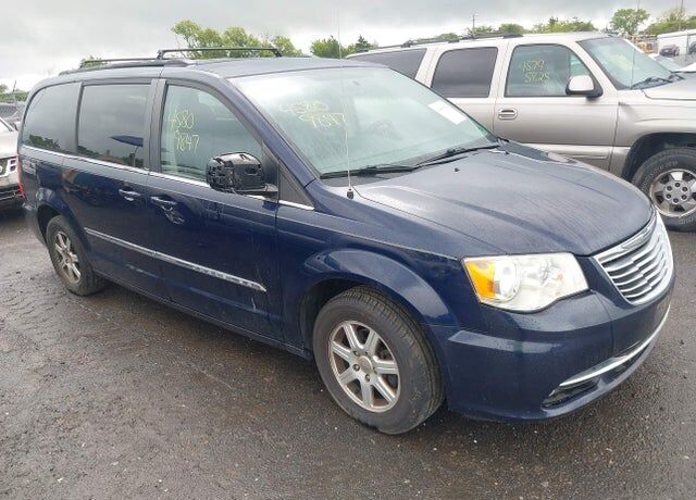 2012 CHRYSLER Town and Country
