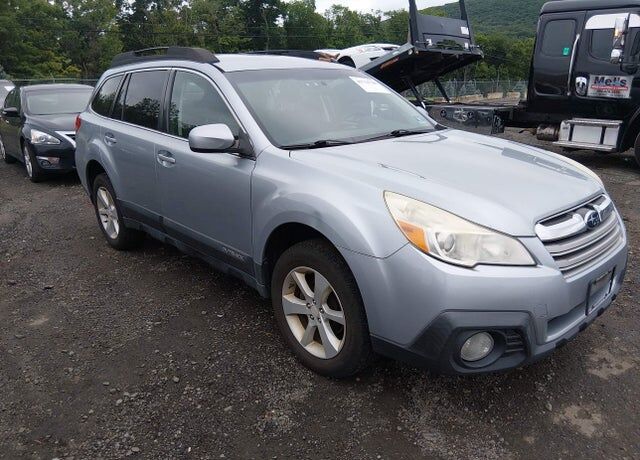 2014 SUBARU Outback