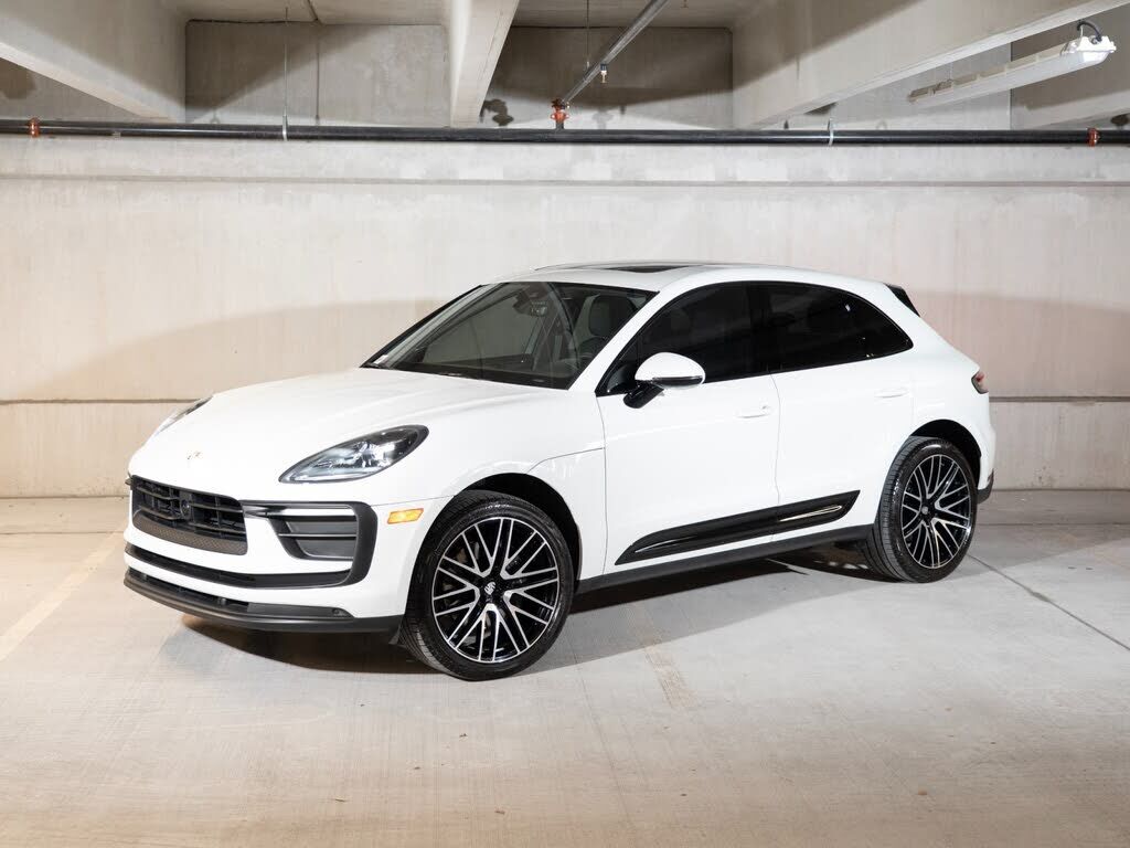 2024 PORSCHE Macan