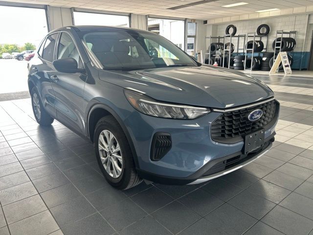 2024 FORD Escape