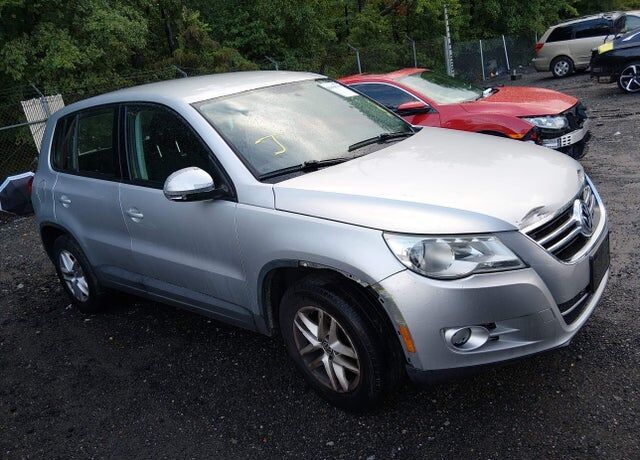 2011 VOLKSWAGEN Tiguan