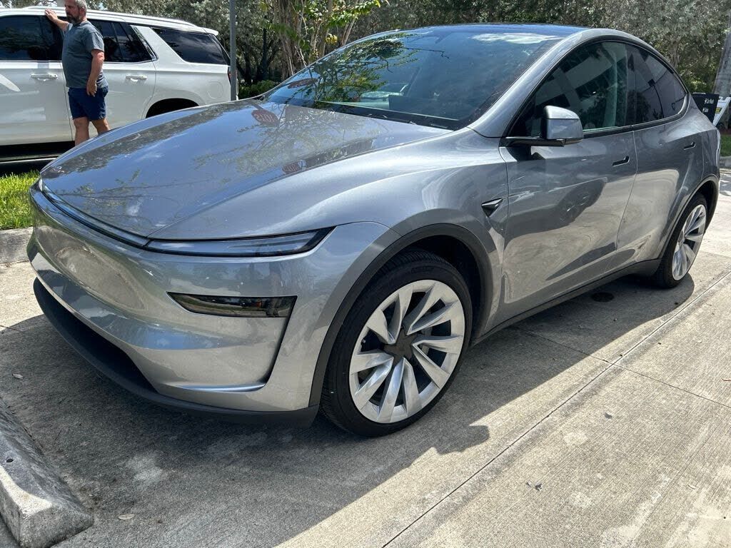 2026 TESLA Model Y
