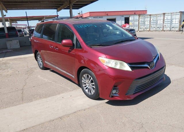 2018 TOYOTA Sienna
