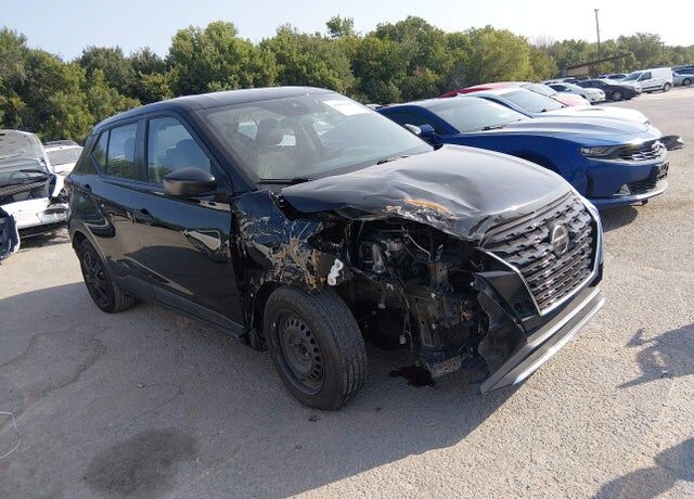 2021 NISSAN Kicks