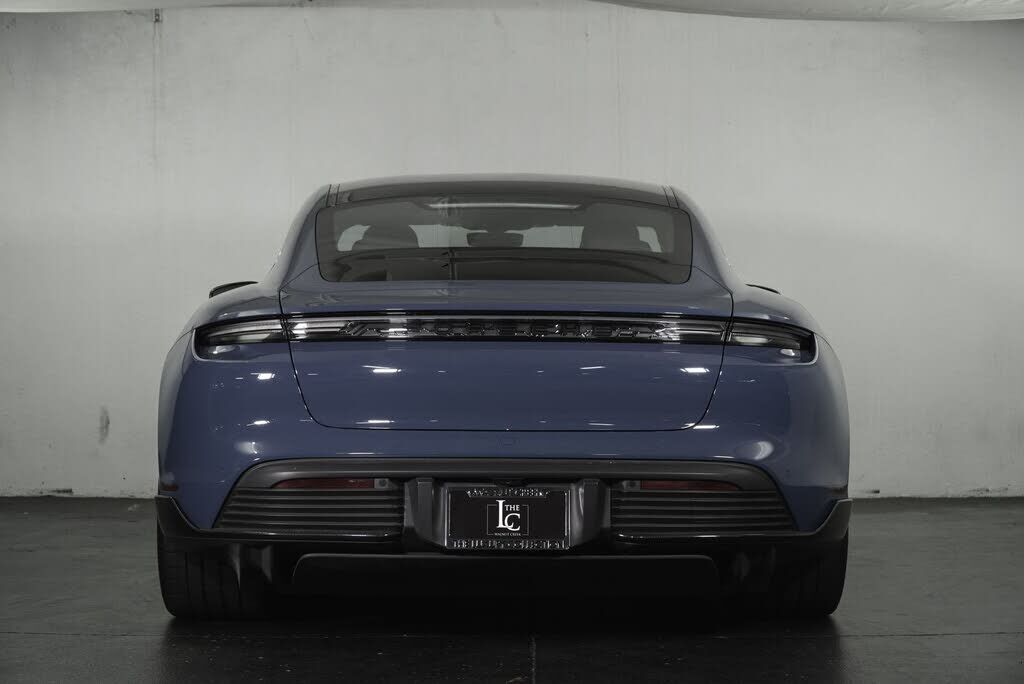 2022 PORSCHE Taycan