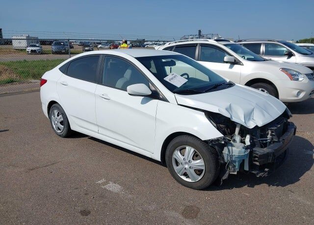 2015 HYUNDAI Accent
