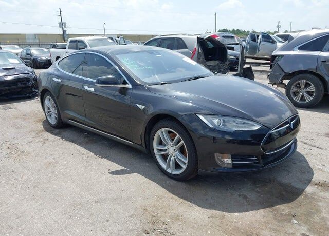2015 TESLA Model S